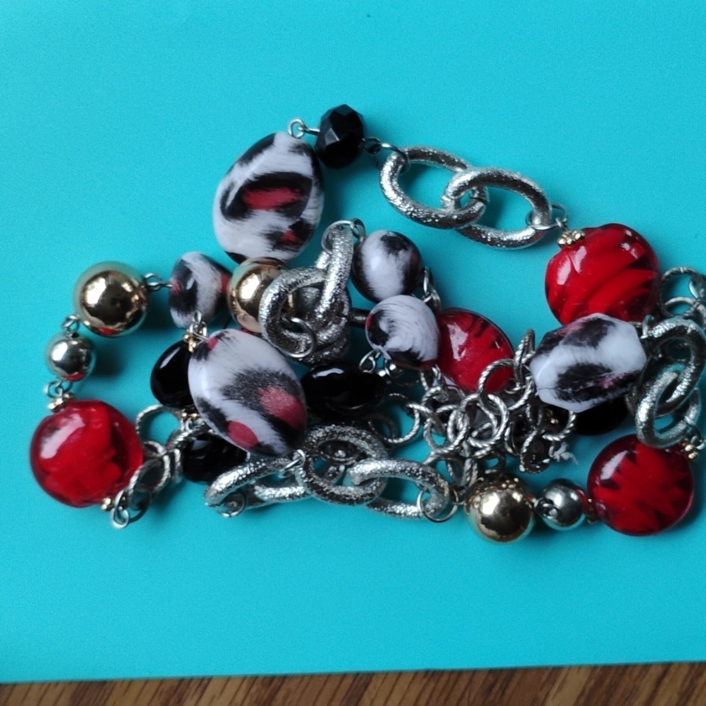 STATEMENT NECKLACE SILVER & ANIMAL BAUBLES & BEADS EPLC